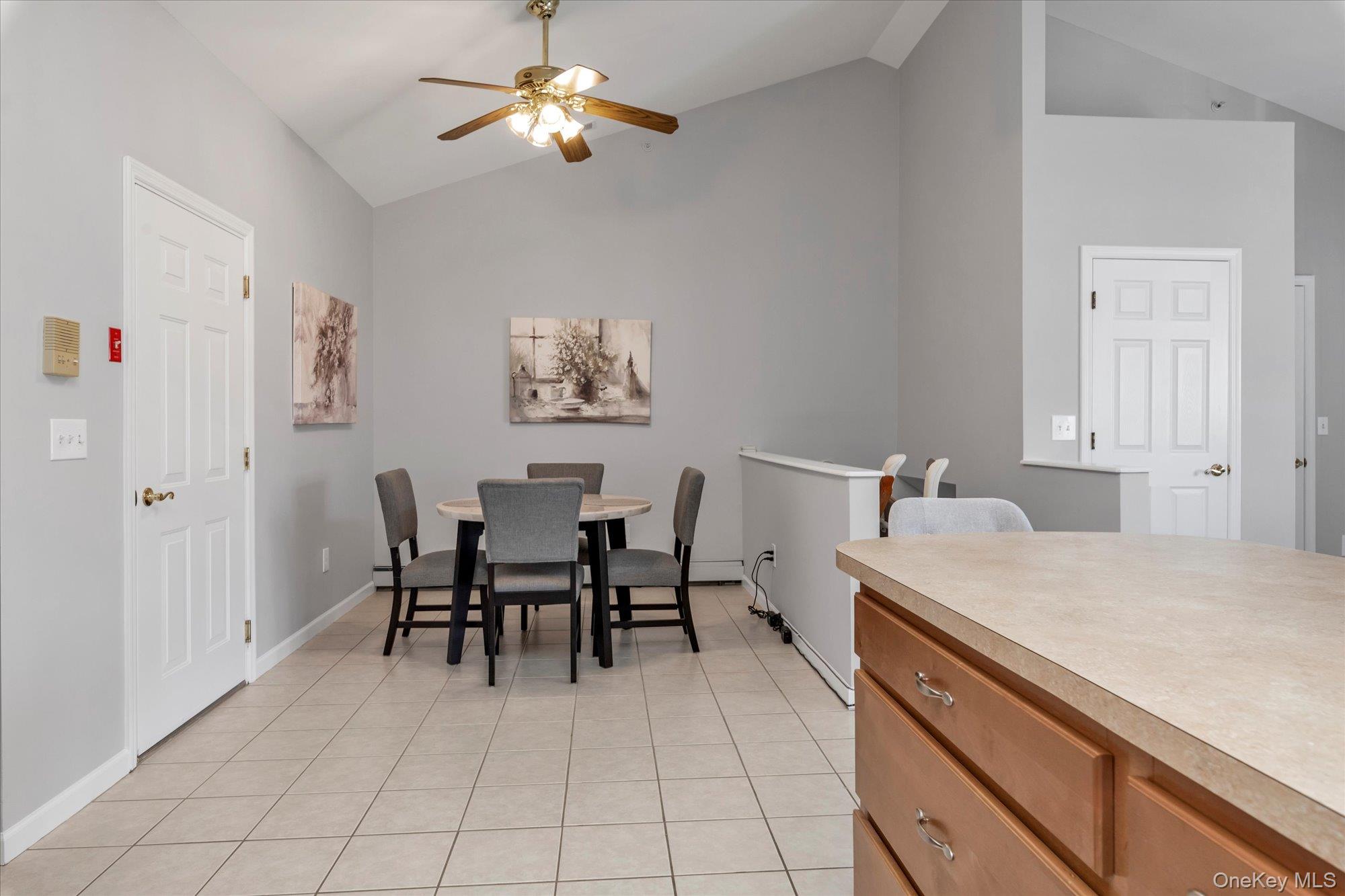 #12 photo, 6 Sarah Court, サフォーク郡 Amityville , NY 11701