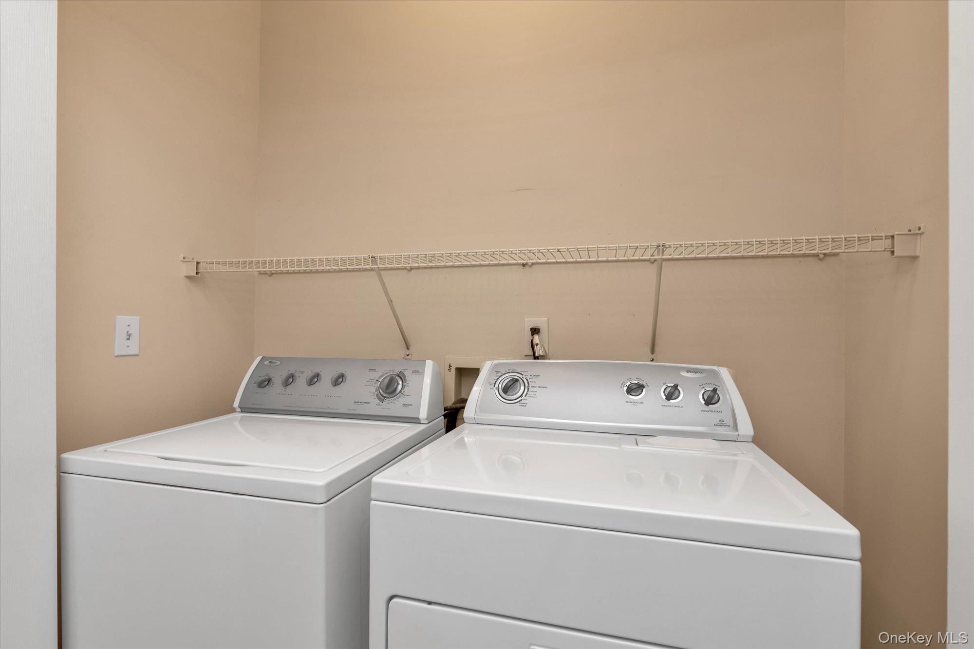 #17 photo, 6 Sarah Court, サフォーク郡 Amityville , NY 11701