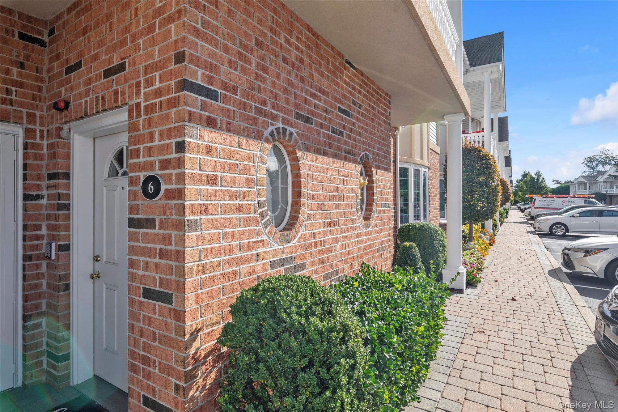 #2 photo, 6 Sarah Court, サフォーク郡 Amityville , NY 11701