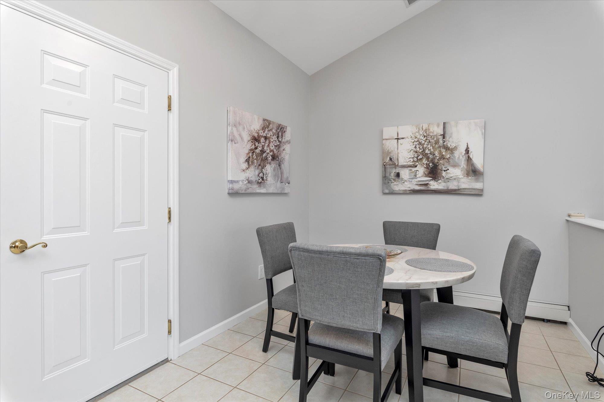 #6 photo, 6 Sarah Court, サフォーク郡 Amityville , NY 11701