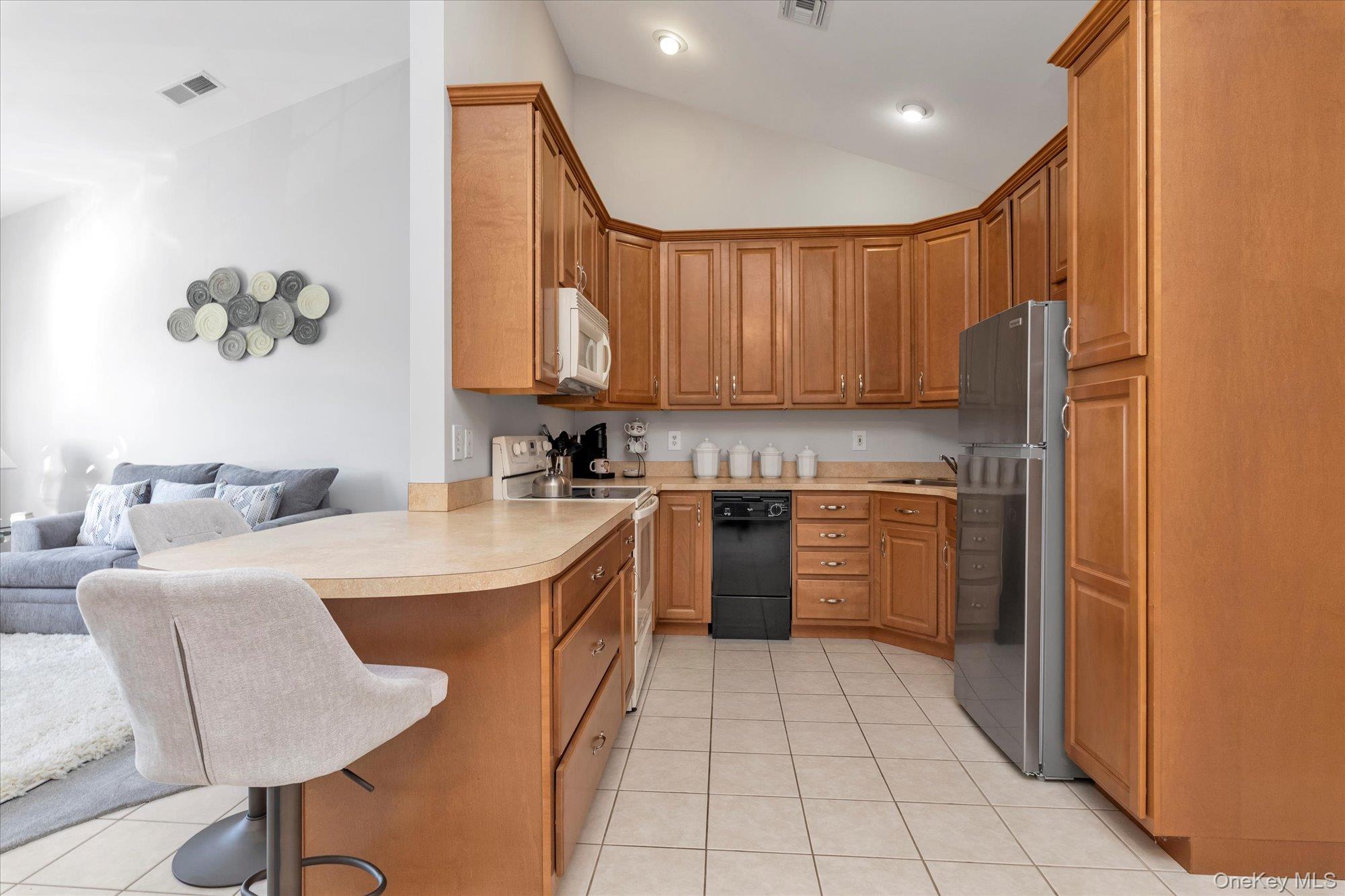 #8 photo, 6 Sarah Court, サフォーク郡 Amityville , NY 11701