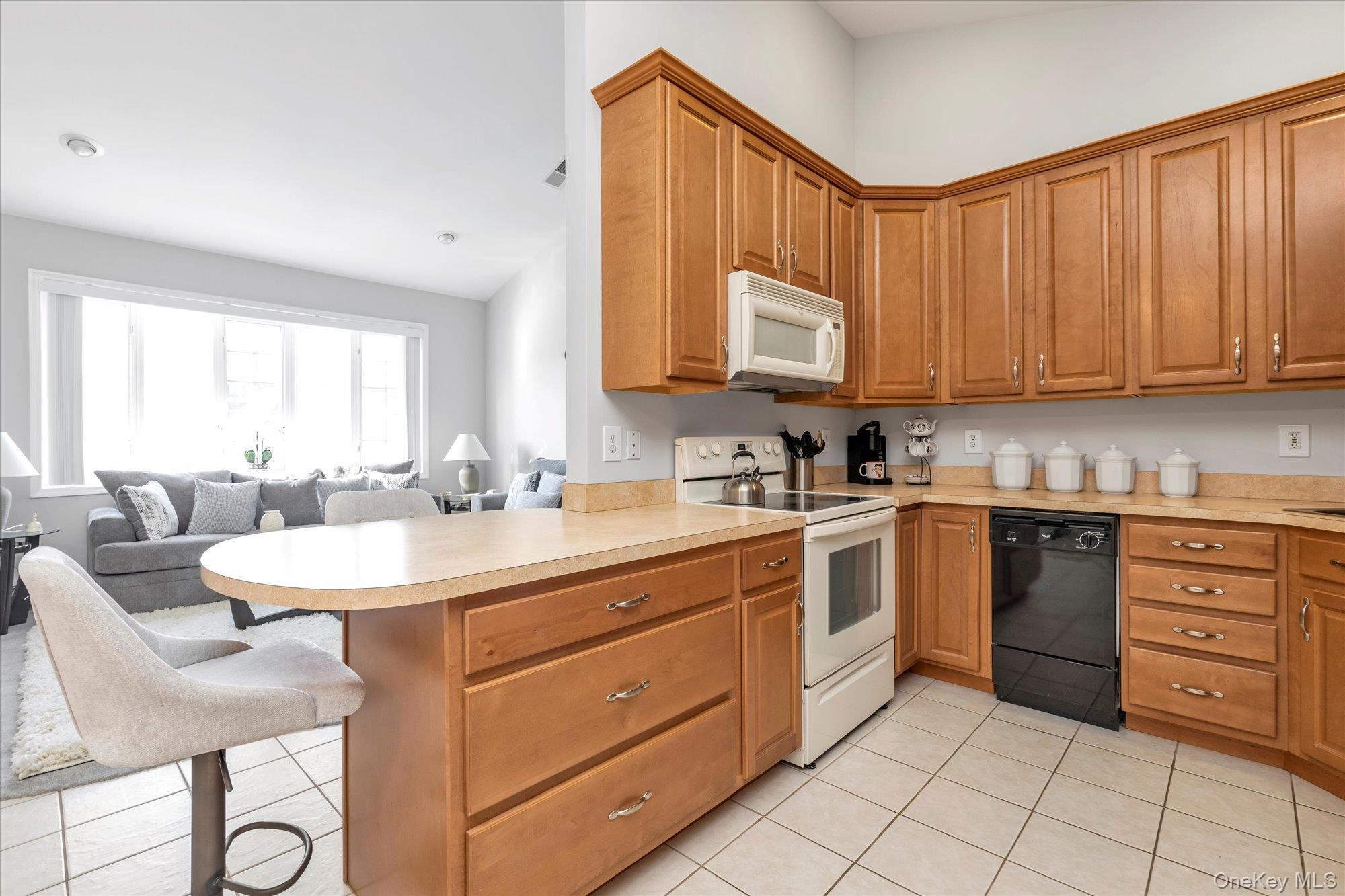 #9 photo, 6 Sarah Court, サフォーク郡 Amityville , NY 11701