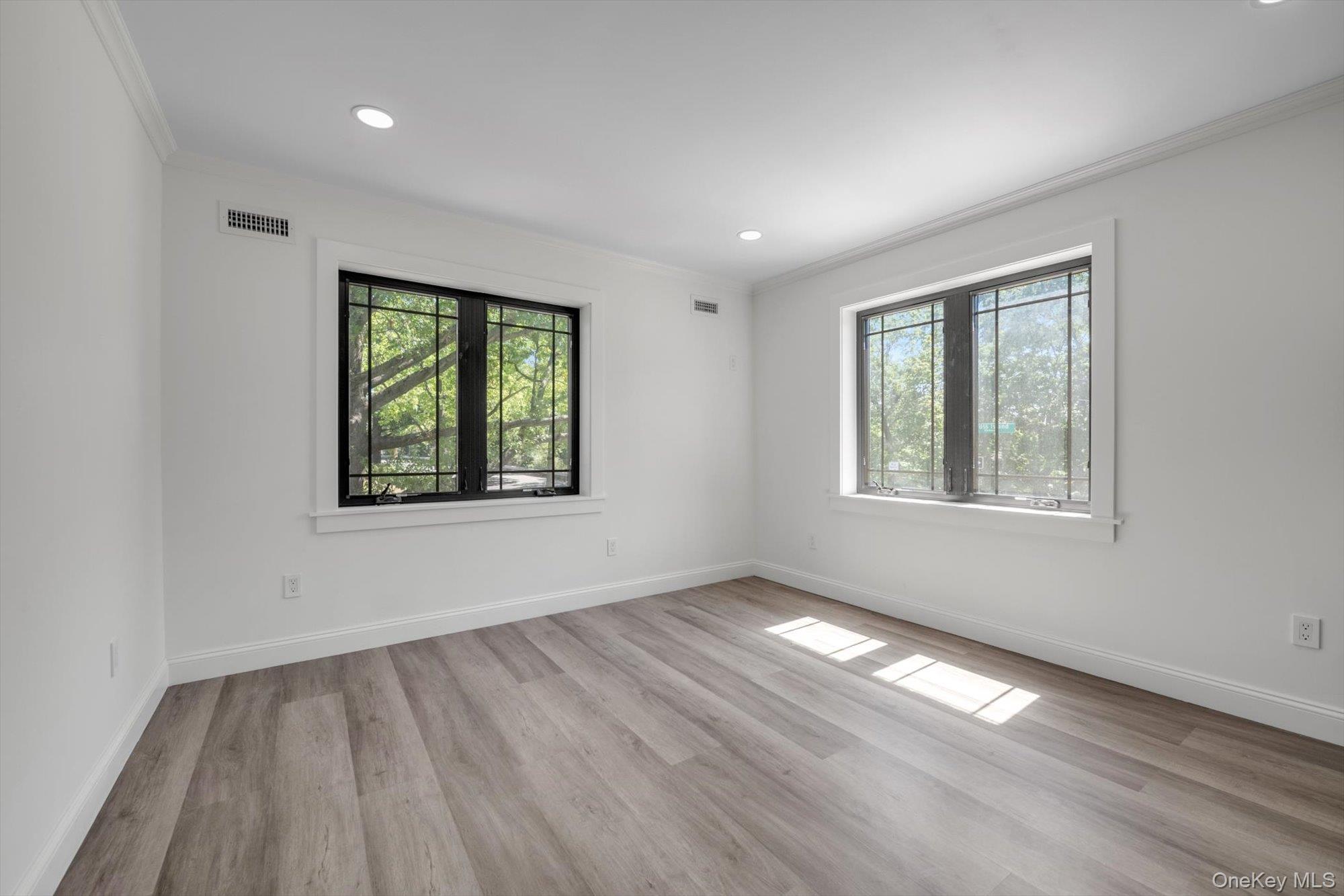 #19 photo, 16515 Cross Island Parkway, クイーンズ区 Whitestone , NY 11357