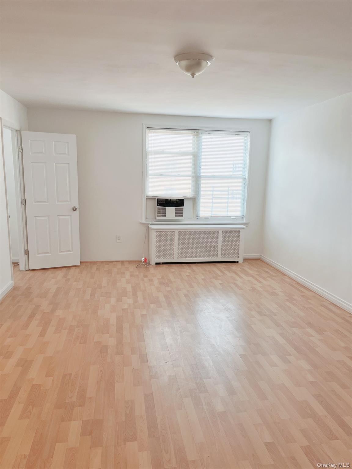 #17 photo, 86-34 Grand Avenue, クイーンズ区 Elmhurst , NY 11373