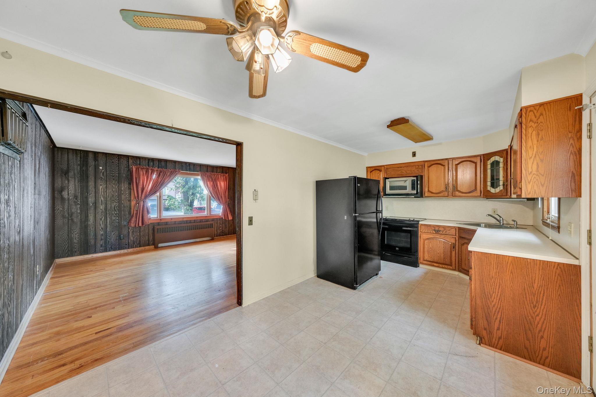 #17 photo, 175 Pleasant Street, Ronkonkoma , NY 11779