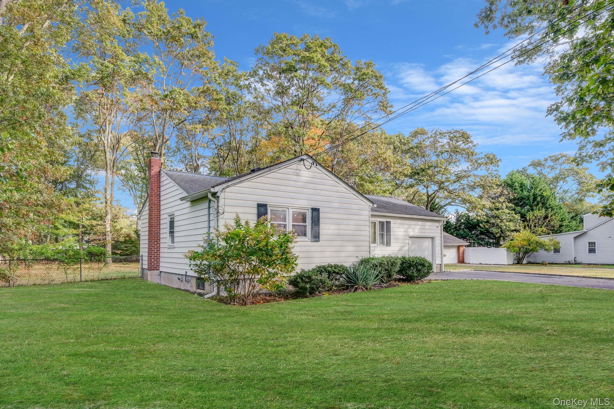 #3 photo, 175 Pleasant Street, Ronkonkoma , NY 11779