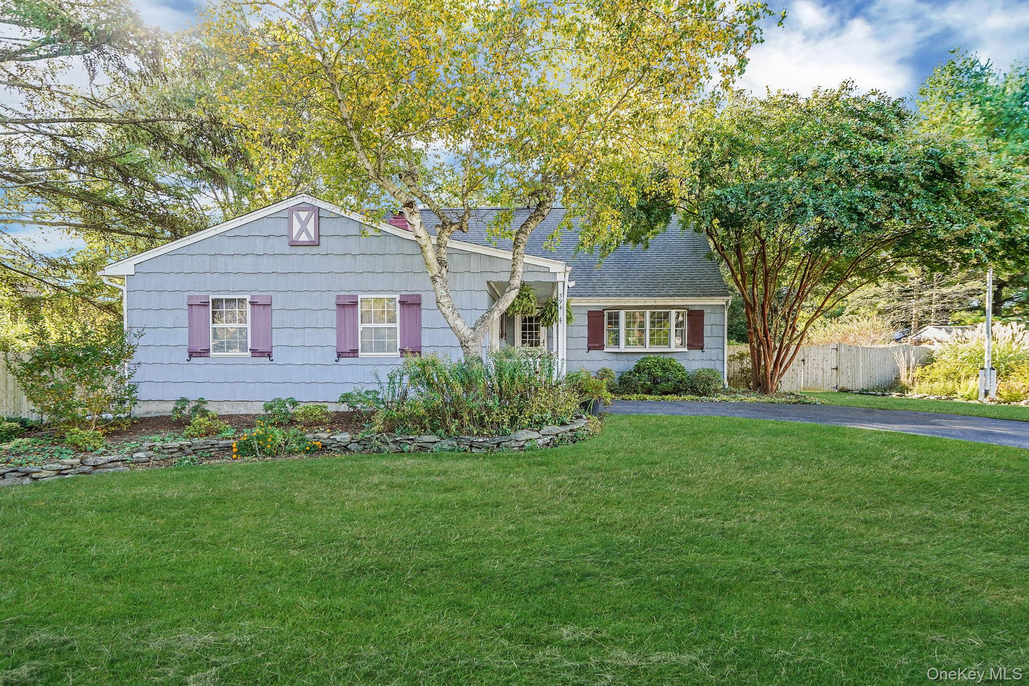 #1 photo, 394 Cedarhurst Street, सफ़ोक काउंटी Islip Terrace , NY 11752