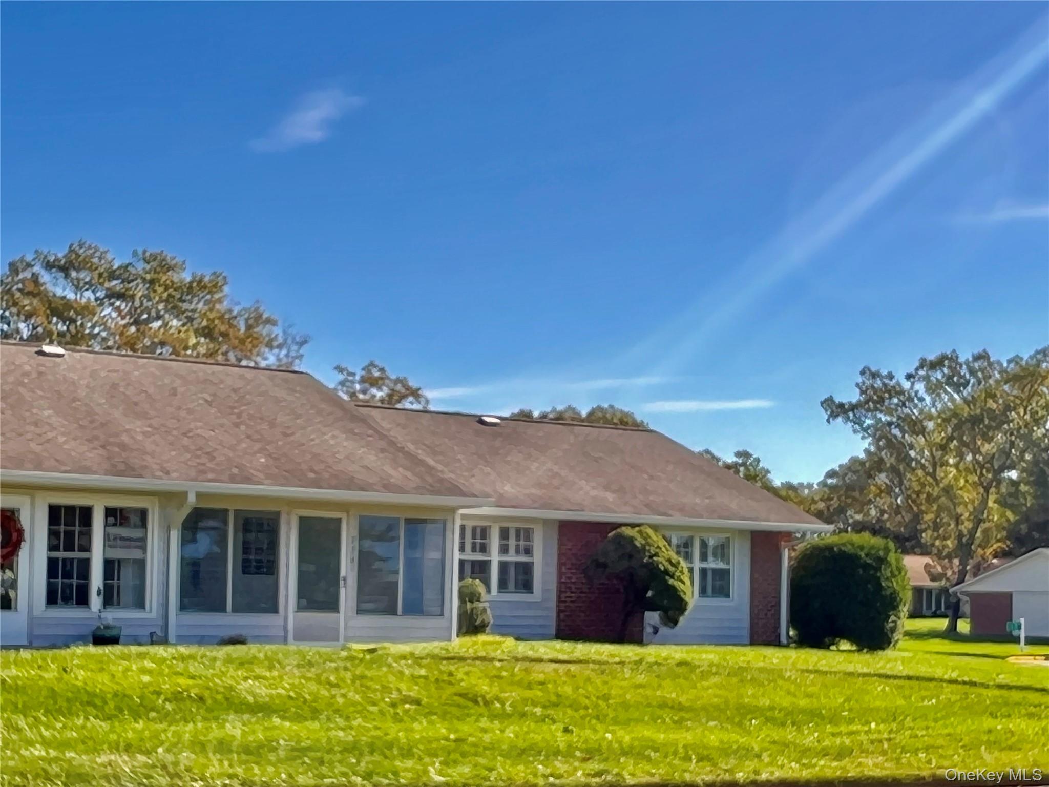 #2 photo, 22B Guilford Court, サフォーク郡 Ridge , NY 11961