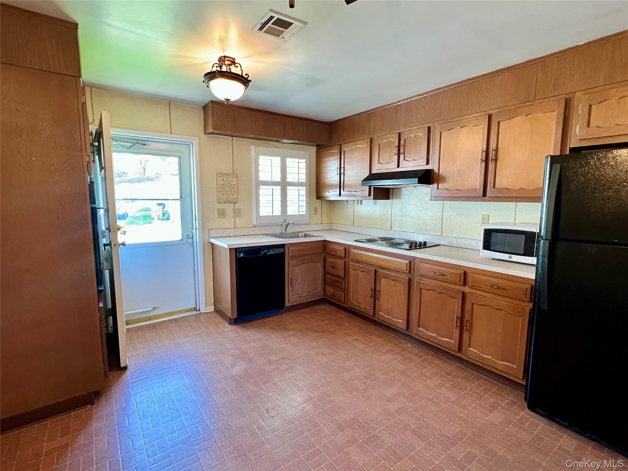 #8 photo, 22B Guilford Court, サフォーク郡 Ridge , NY 11961