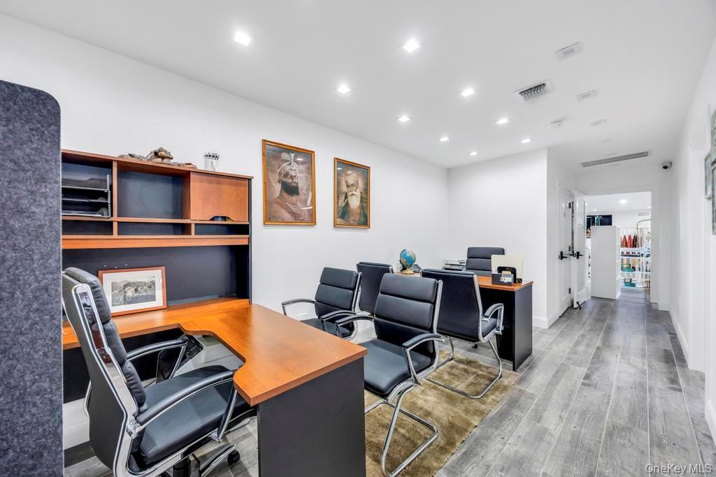 #13 photo, 51 N Broadway, ナッソー郡 Hicksville , NY 11801