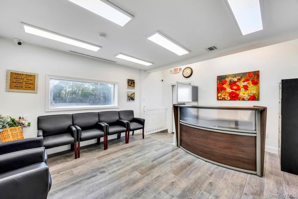 #15 photo, 51 N Broadway, ナッソー郡 Hicksville , NY 11801