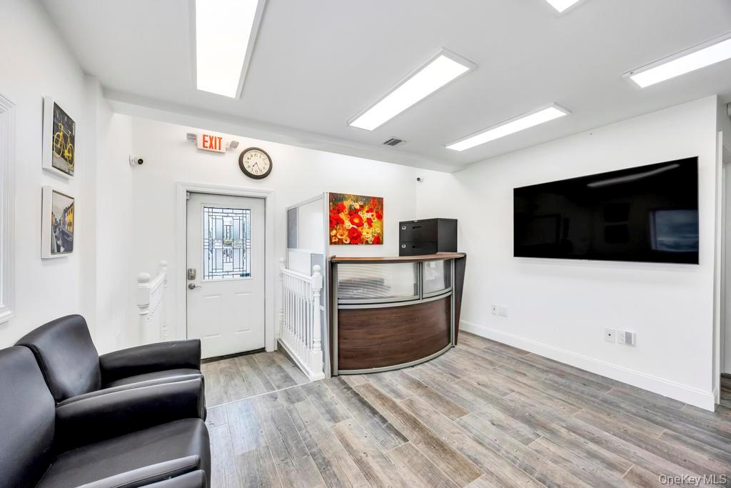 #16 photo, 51 N Broadway, ナッソー郡 Hicksville , NY 11801