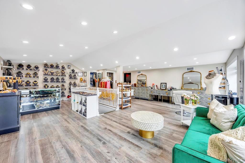 #5 photo, 51 N Broadway, ナッソー郡 Hicksville , NY 11801