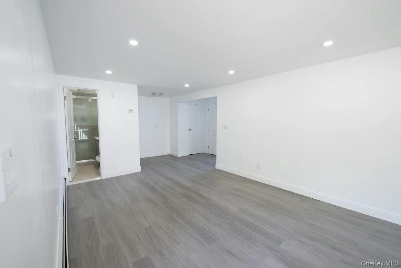 #3 photo, 61 Beaumont Drive, ナッソー郡 Plainview , NY 11803