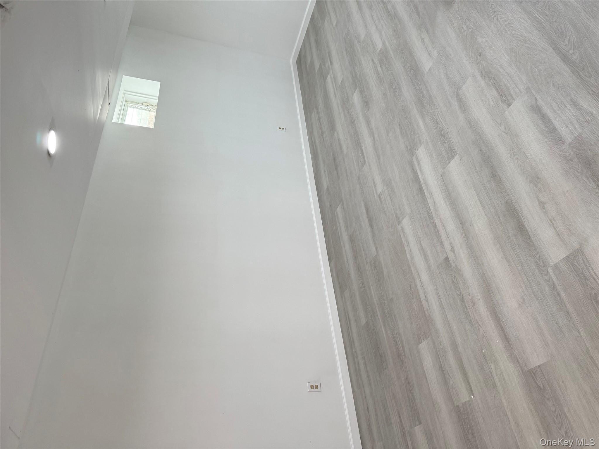 #11 photo, 16346 21st Road, クイーンズ区 Whitestone , NY 11357