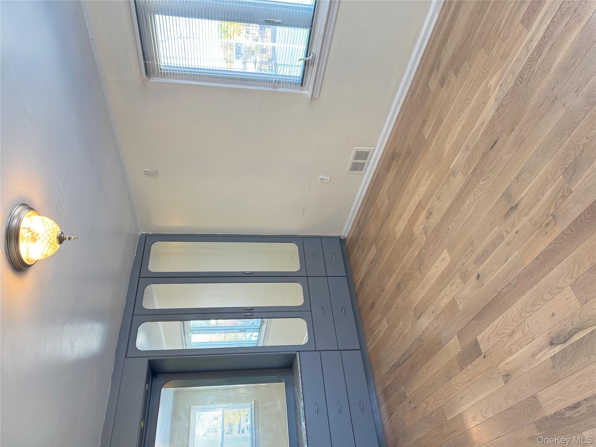 #13 photo, 16346 21st Road, クイーンズ区 Whitestone , NY 11357