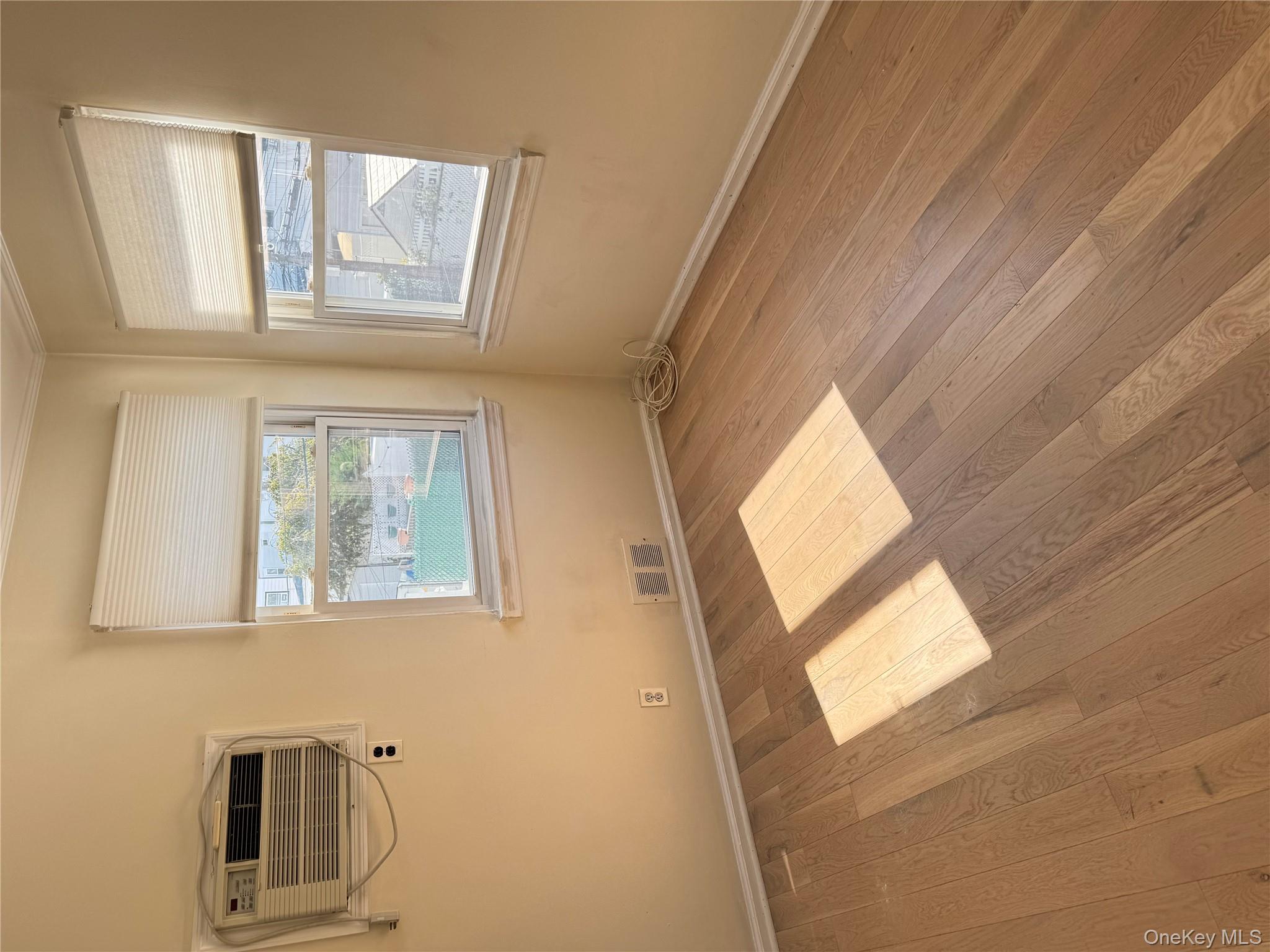 #15 photo, 16346 21st Road, クイーンズ区 Whitestone , NY 11357