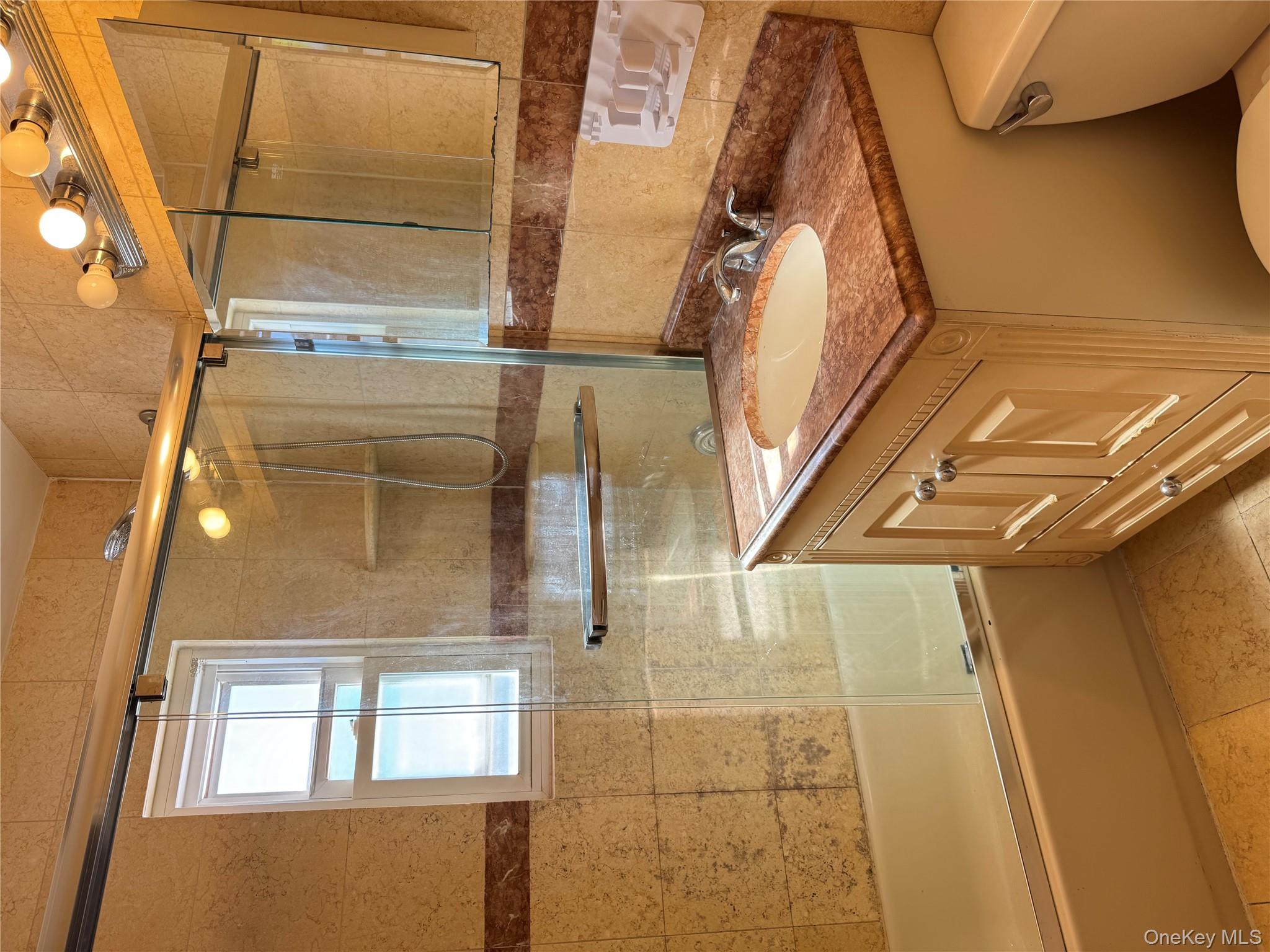 #16 photo, 16346 21st Road, クイーンズ区 Whitestone , NY 11357