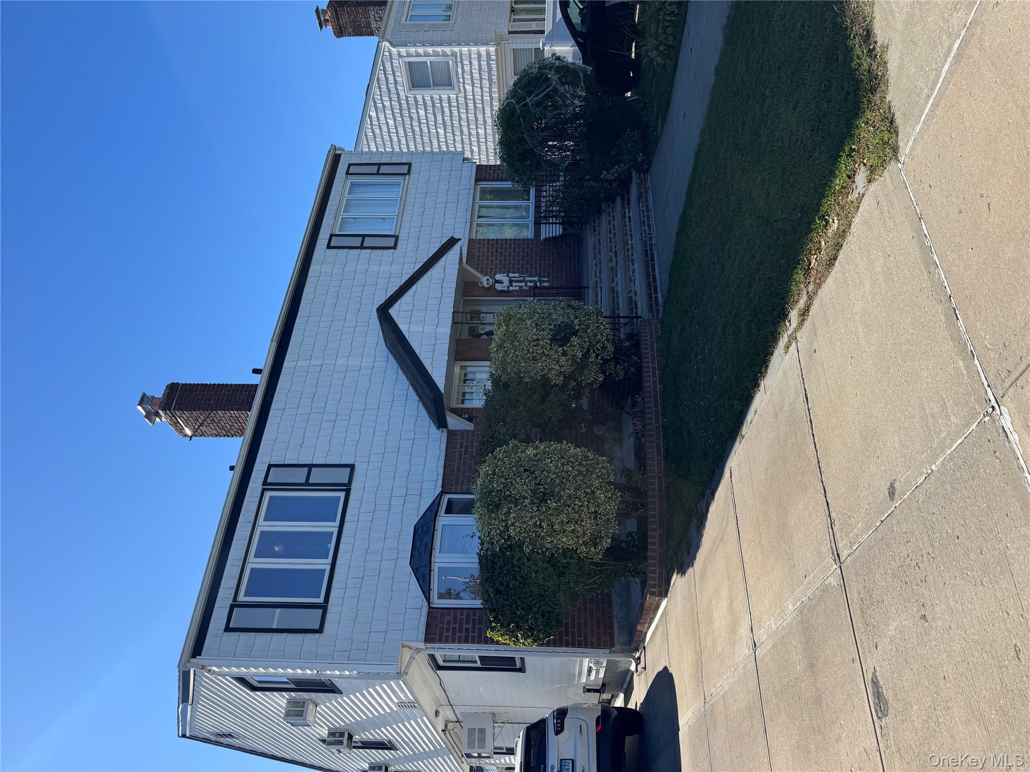 #4 photo, 16346 21st Road, クイーンズ区 Whitestone , NY 11357