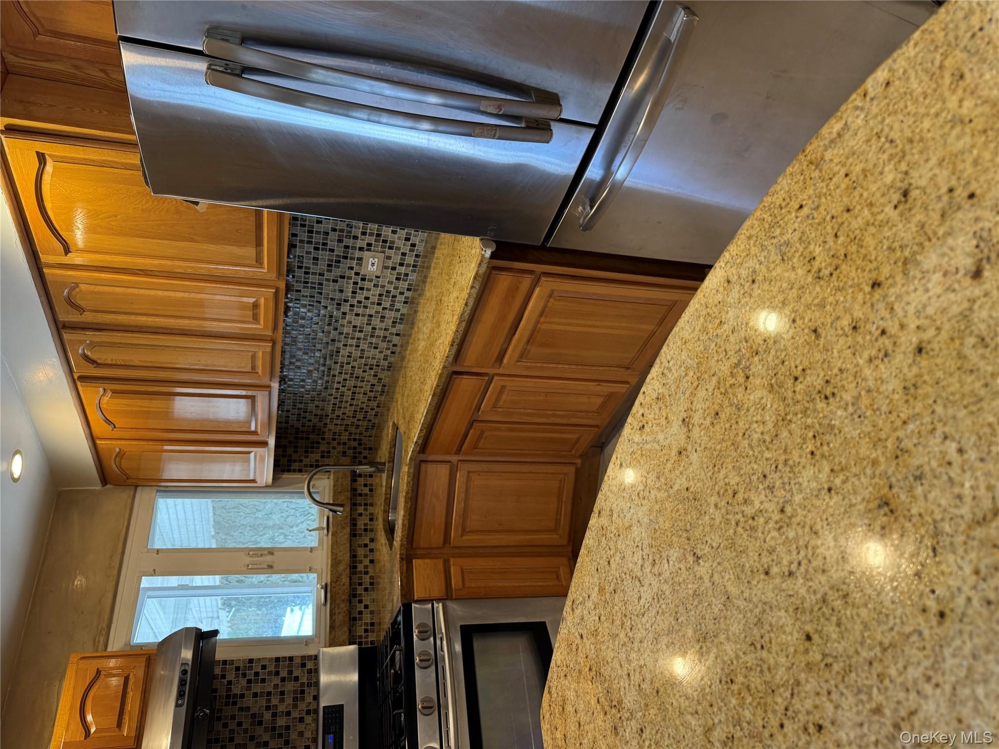 #6 photo, 16346 21st Road, クイーンズ区 Whitestone , NY 11357