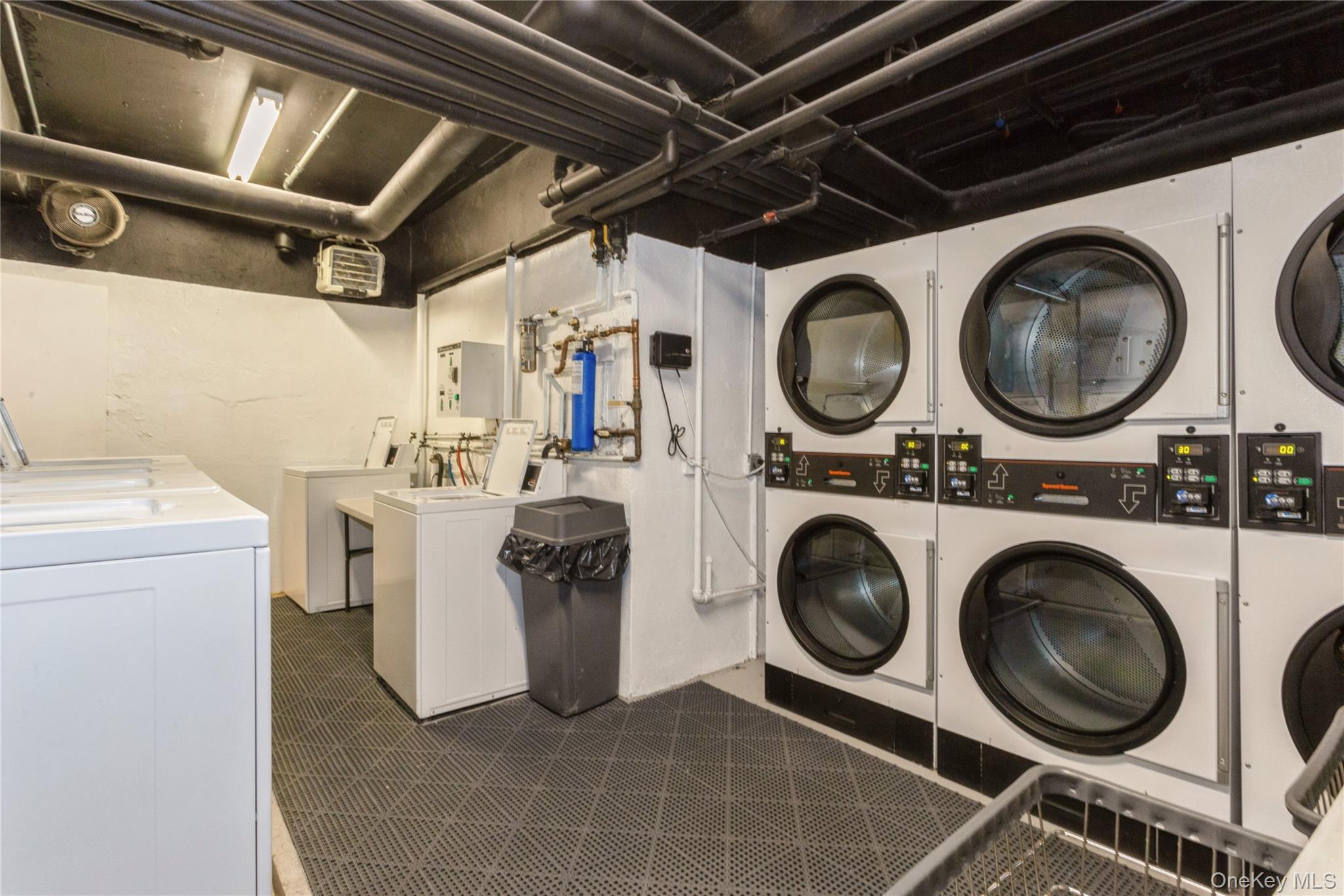 #10 photo, 560 W Broadway, ナッソー郡 Long Beach , NY 11561