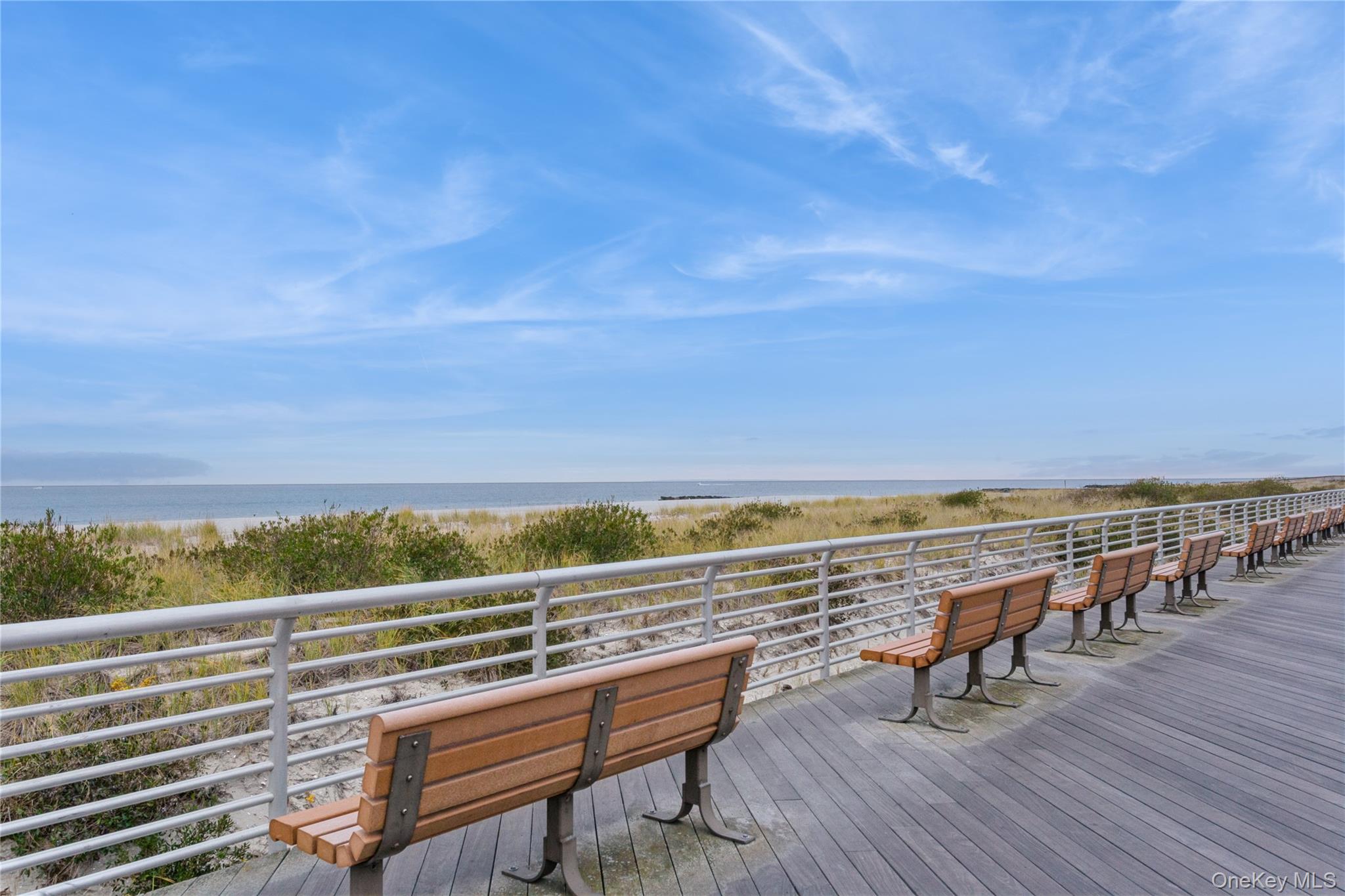 #13 photo, 560 W Broadway, ナッソー郡 Long Beach , NY 11561