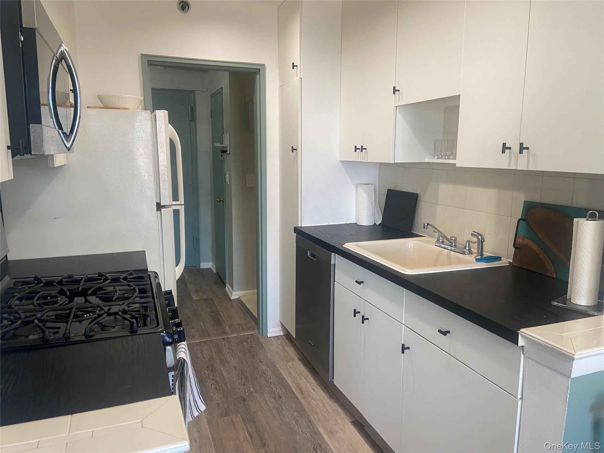 #4 photo, 560 W Broadway, ナッソー郡 Long Beach , NY 11561