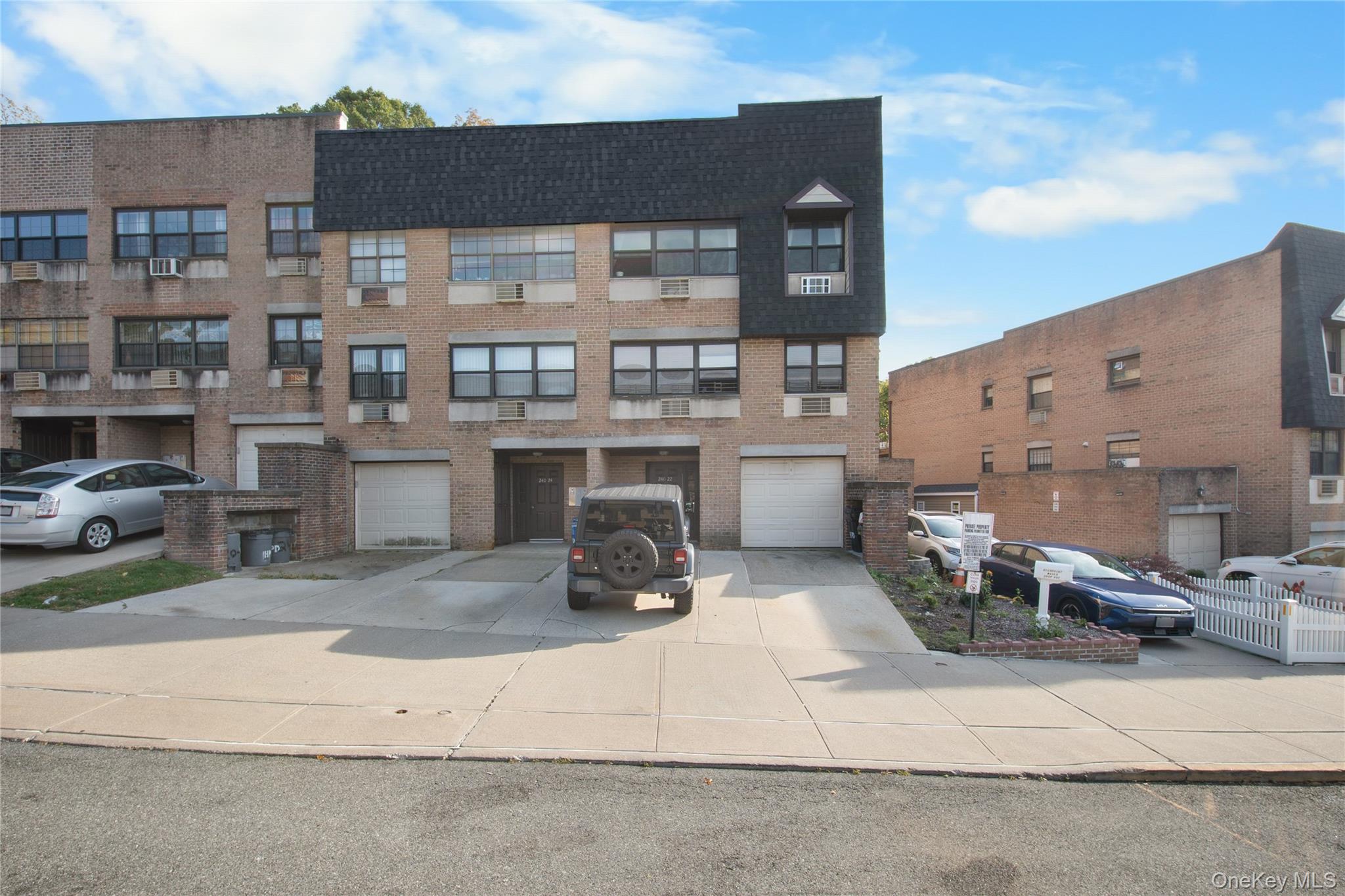 #2 photo, 240-22 70th Avenue, クイーンズ区 Little Neck , NY 11362