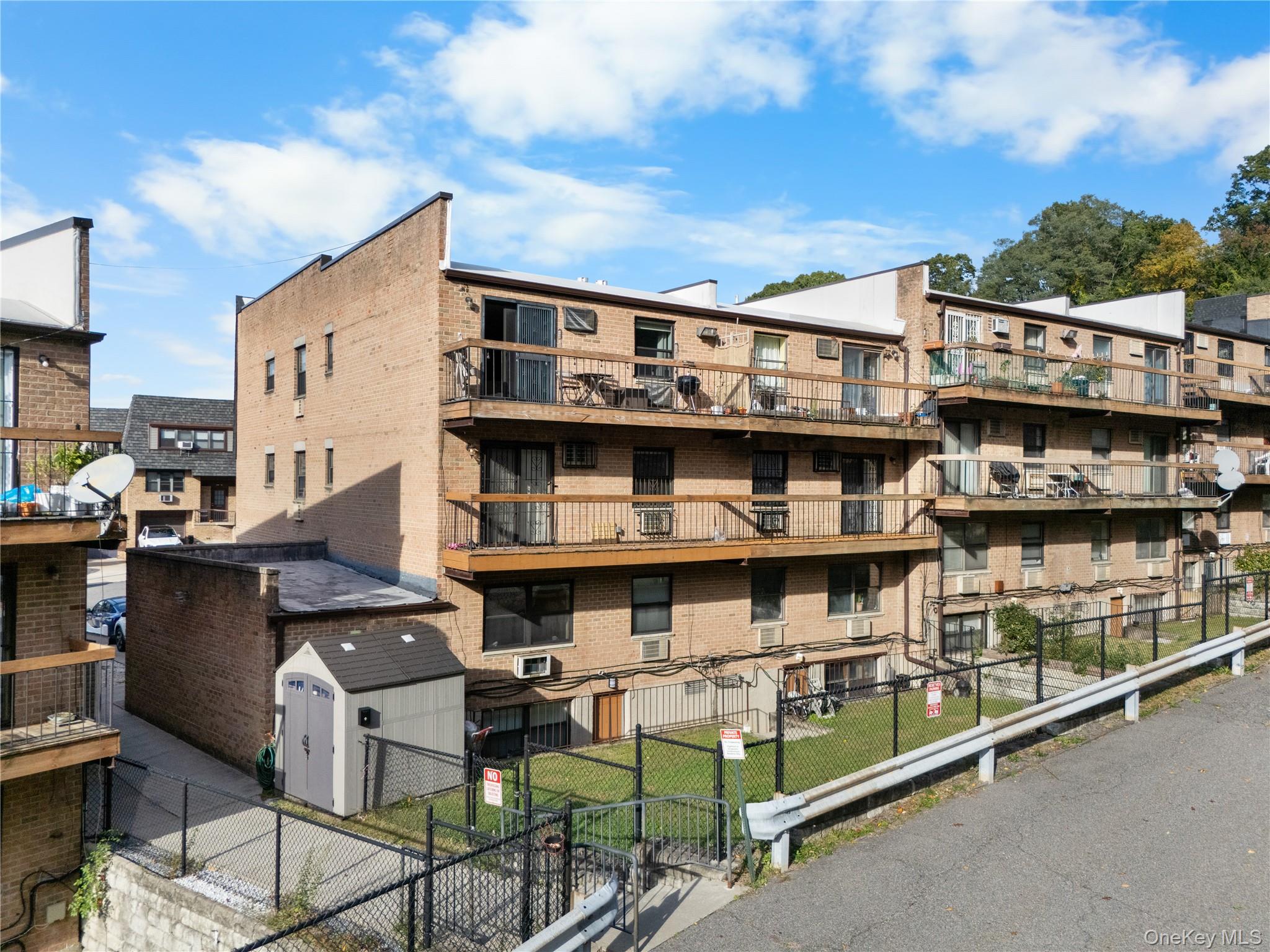 #4 photo, 240-22 70th Avenue, クイーンズ区 Little Neck , NY 11362