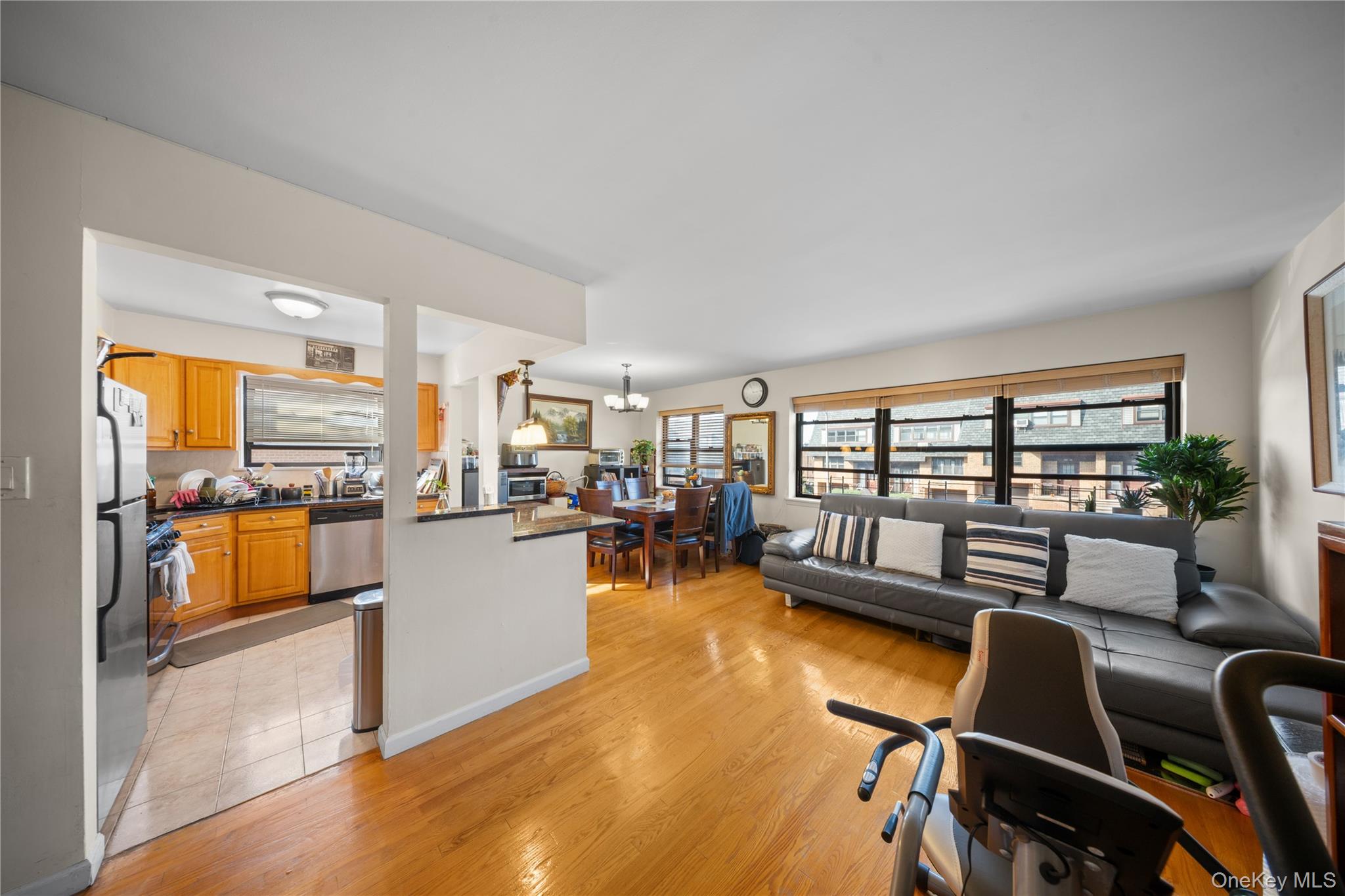 #9 photo, 240-22 70th Avenue, クイーンズ区 Little Neck , NY 11362