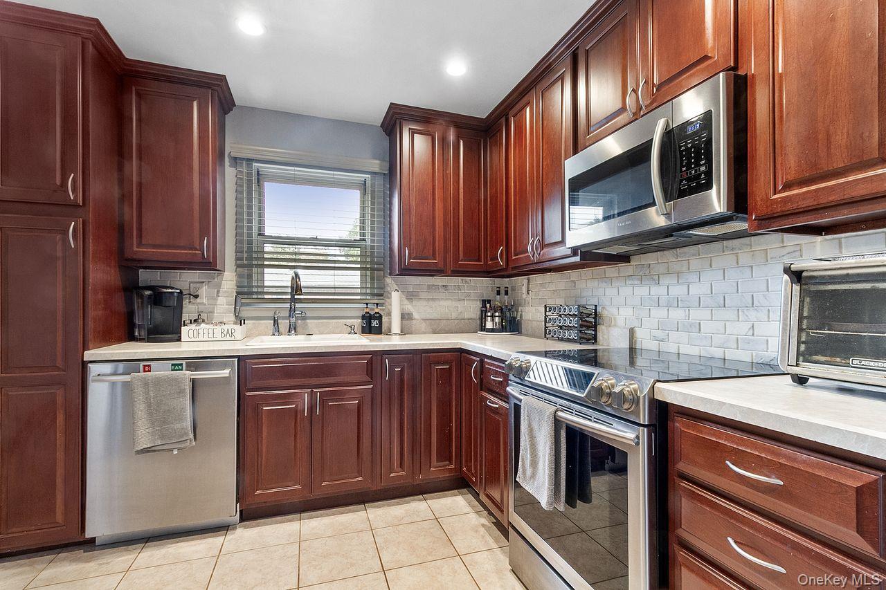 #11 photo, 84 Charter Circle, Ossining , NY 10562