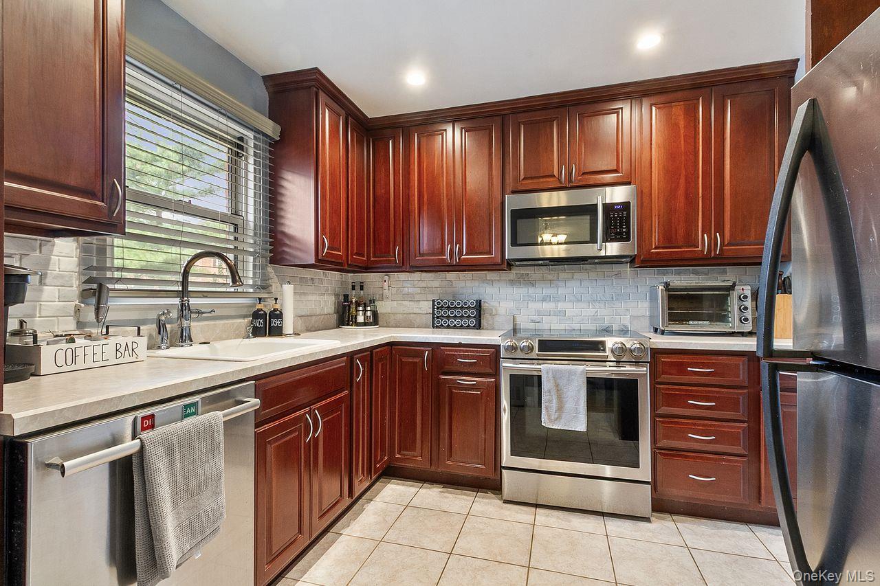 #14 photo, 84 Charter Circle, Ossining , NY 10562