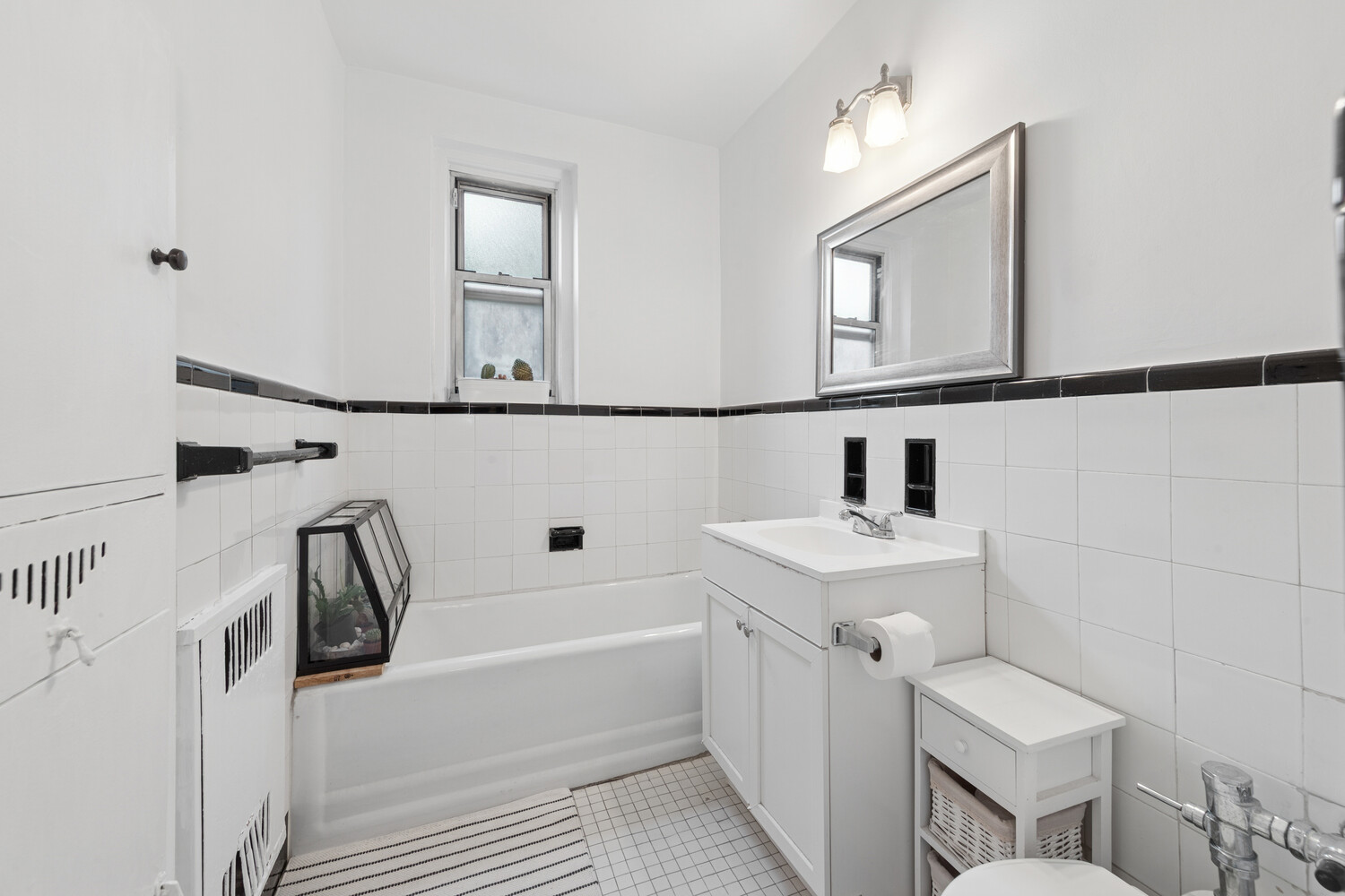 #8 photo, 69-09 108TH Street, クイーンズ区 Forest Hills , NY 11375