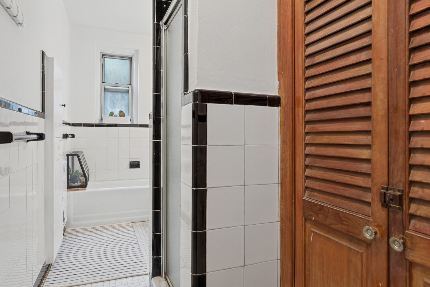 #9 photo, 69-09 108TH Street, クイーンズ区 Forest Hills , NY 11375