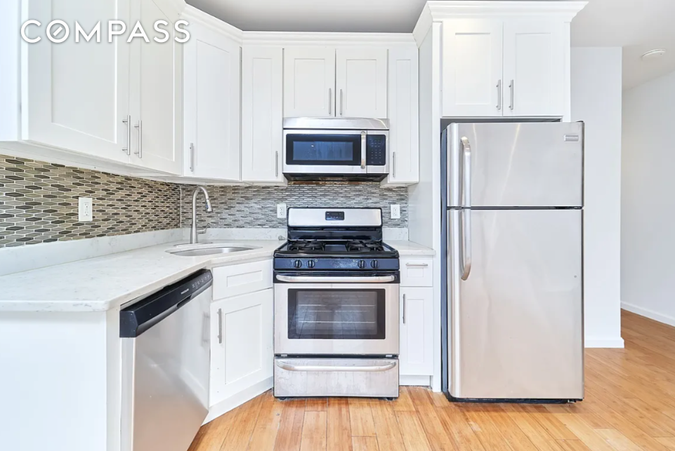 #4 photo, 705 Schenck Avenue, ブルックリン区 New Lots , NY 11207