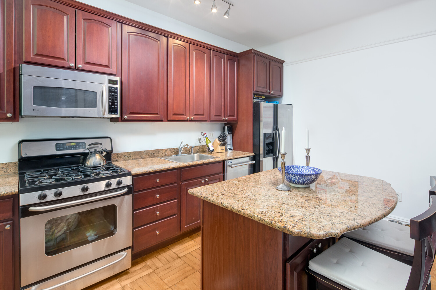 #3 photo, 225 EASTERN Parkway, ブルックリン区 Crown Heights , NY 11238