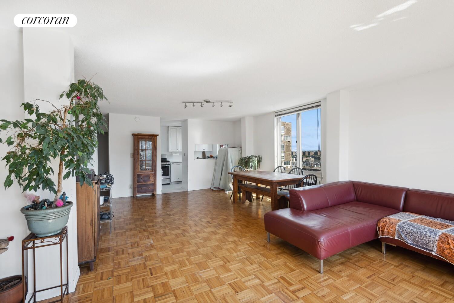 #10 photo, 555 MAIN Street, マンハッタン Roosevelt Island , NY 10044