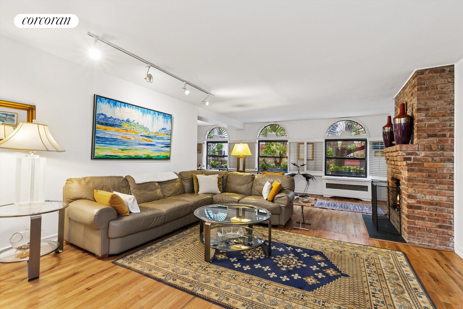 #1 photo, 311 E 83RD Street, マンハッタン Yorkville , NY 10028