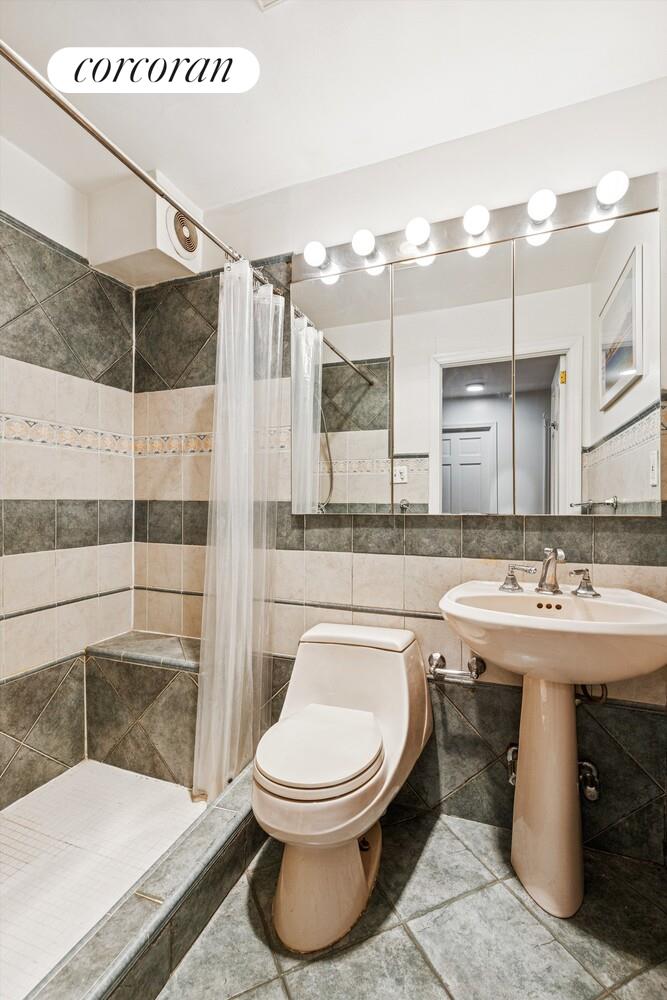 #9 photo, 311 E 83RD Street, マンハッタン Yorkville , NY 10028