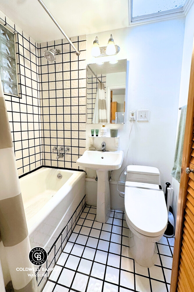 #6 photo, 1310 8TH Avenue, South Slope , NY 11215