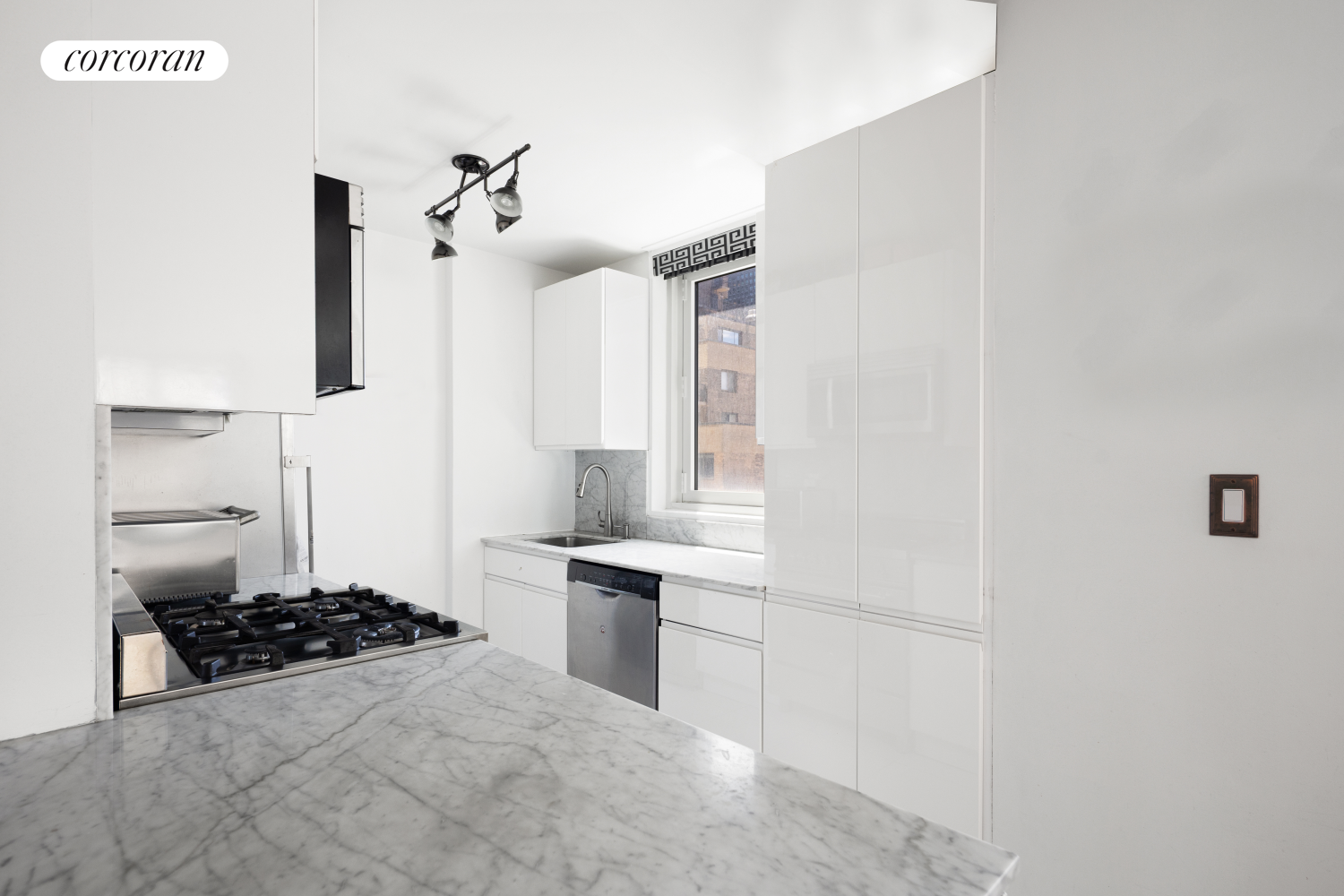 #4 photo, New York City, マンハッタン Hells Kitchen , NY 10019