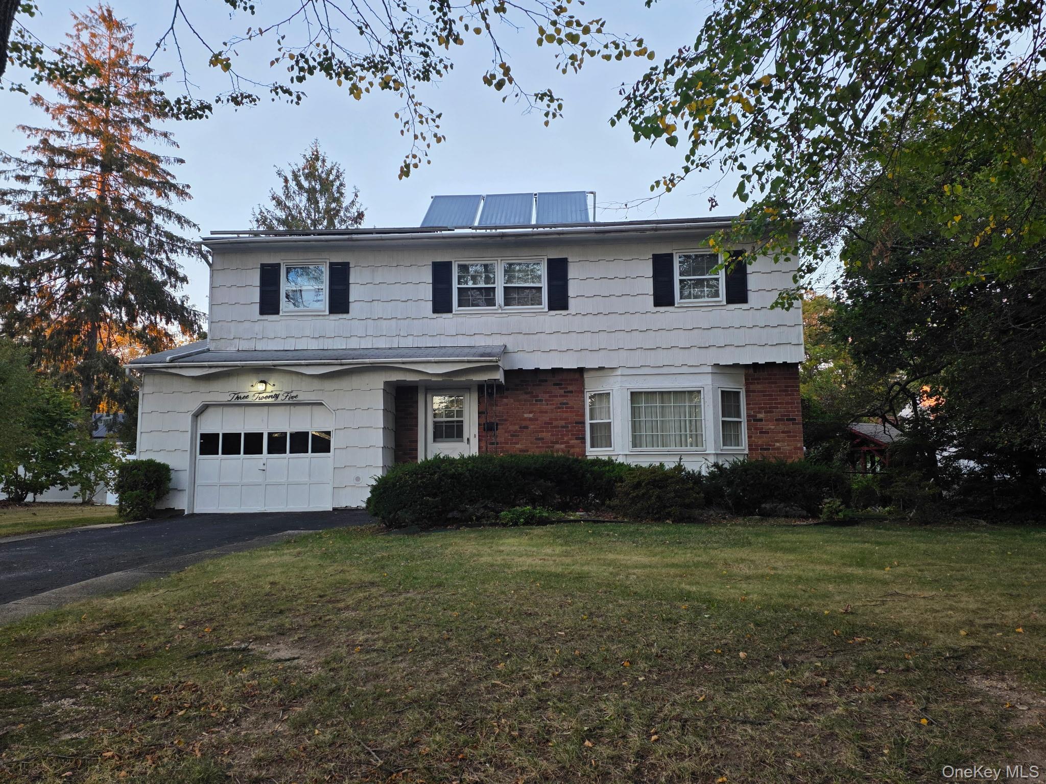 #1 photo, 325 Young Street, サフォーク郡 West Babylon , NY 11704