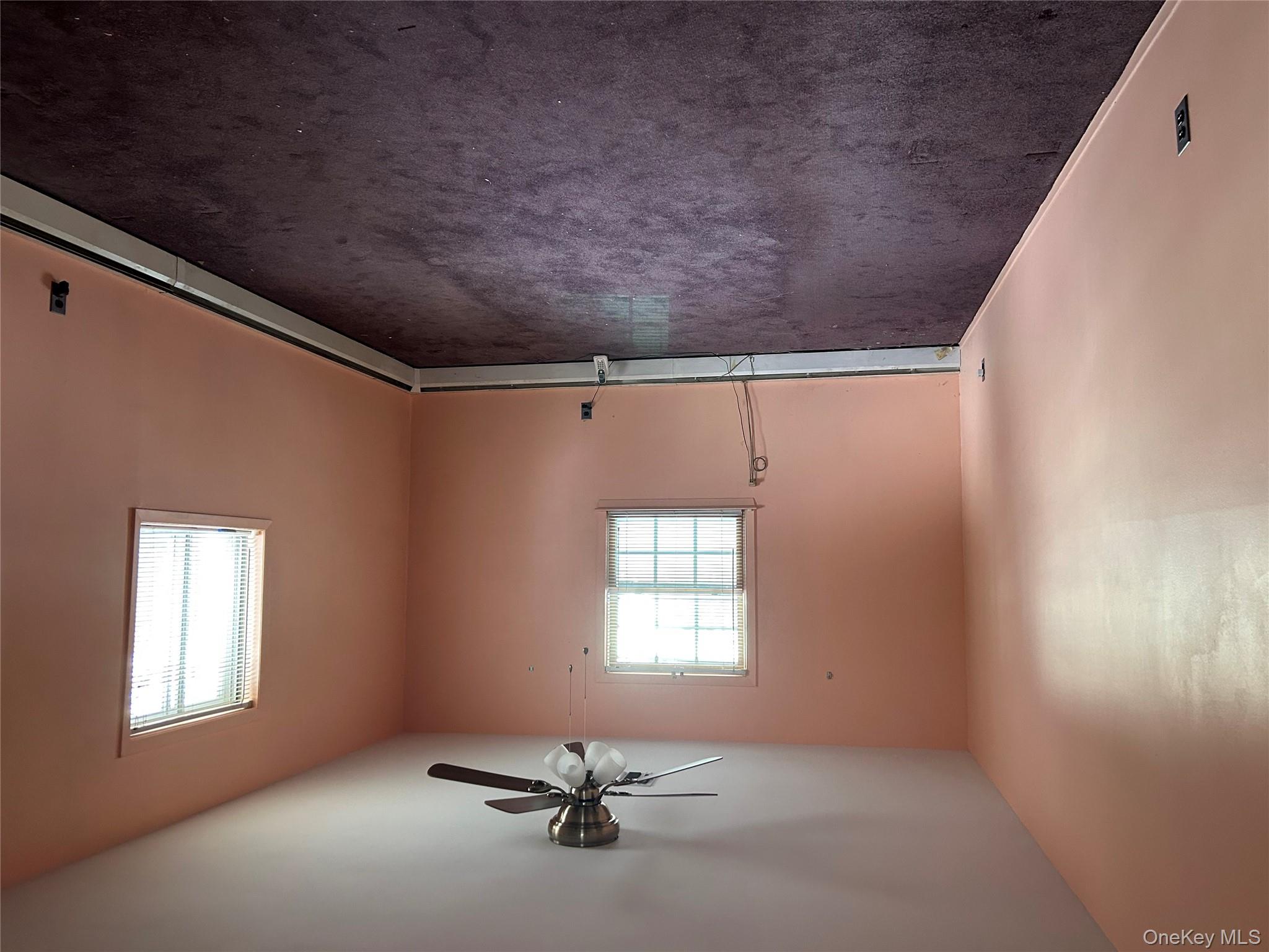 #10 photo, 325 Young Street, सफ़ोक काउंटी West Babylon , NY 11704