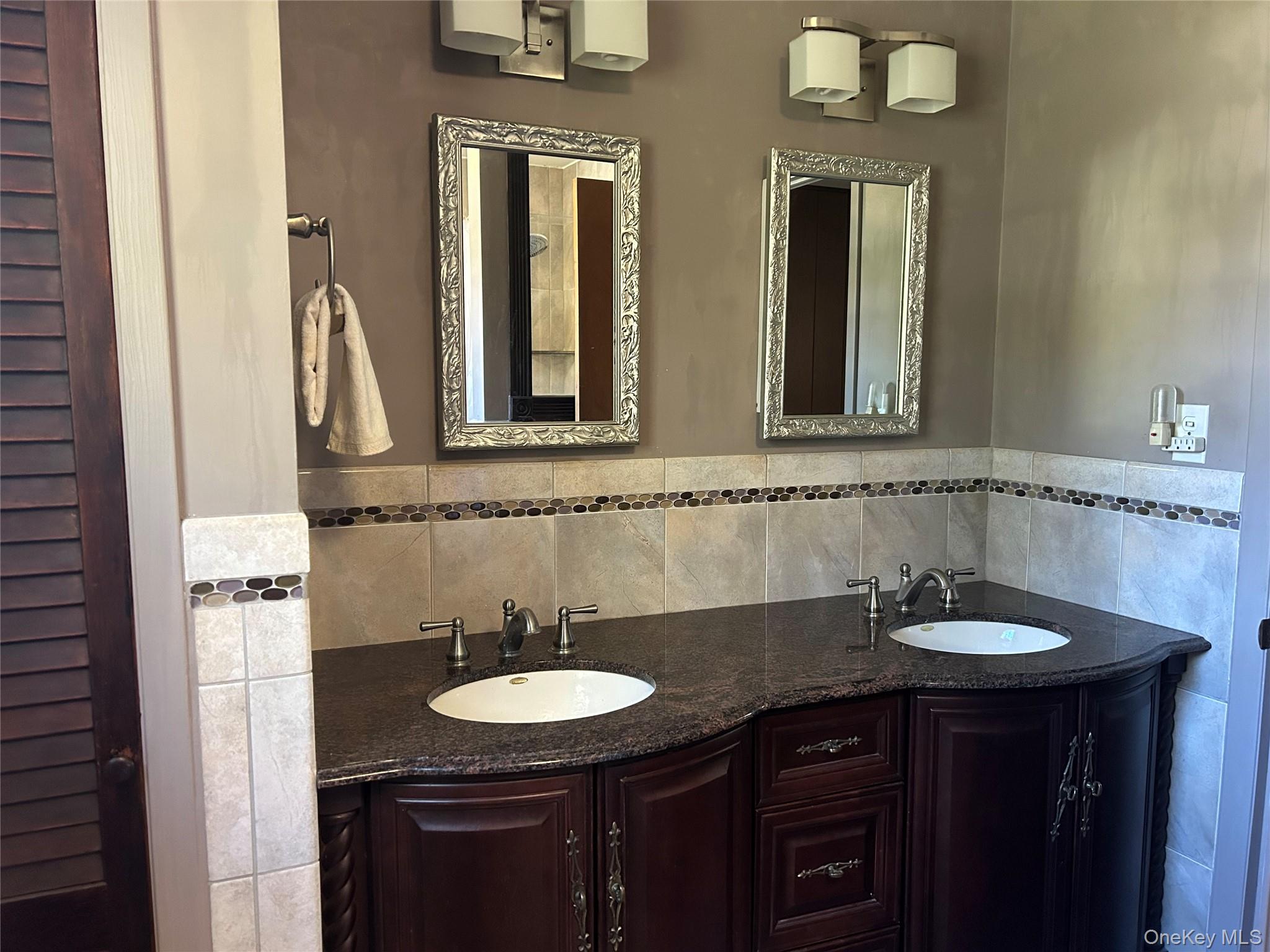 #2 photo, 325 Young Street, サフォーク郡 West Babylon , NY 11704