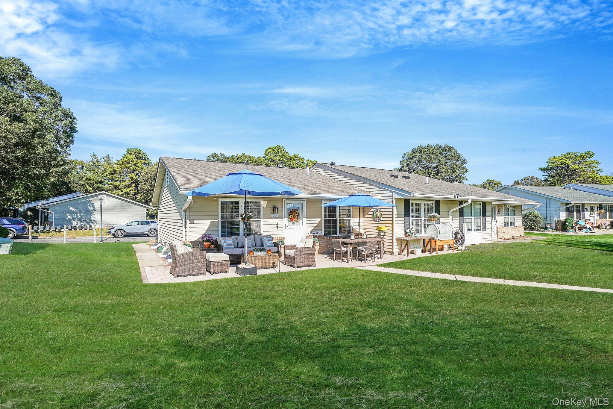 #1 photo, 449 Arlington Drive, サフォーク郡 Ridge , NY 11961