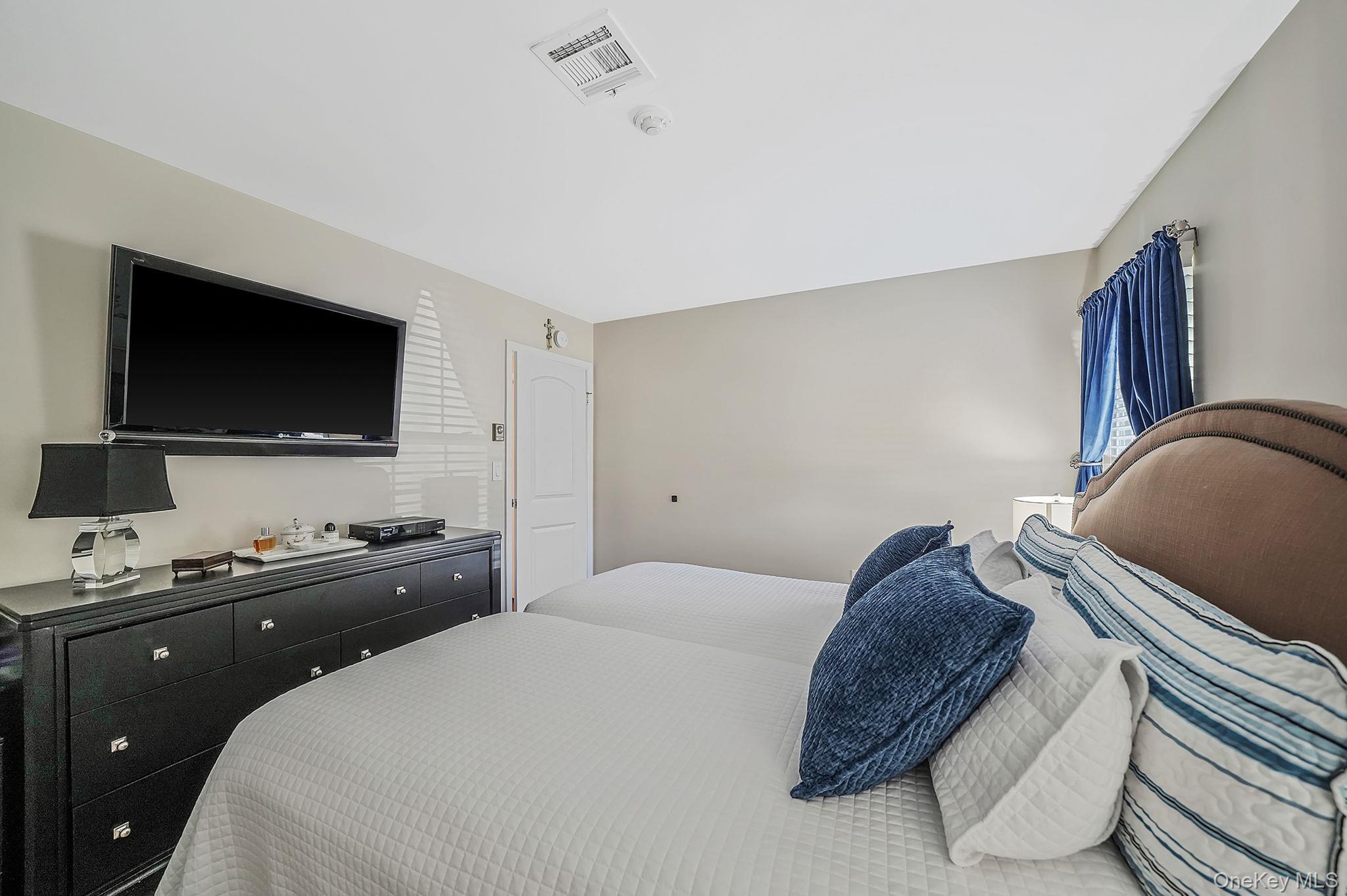 #13 photo, 449 Arlington Drive, サフォーク郡 Ridge , NY 11961