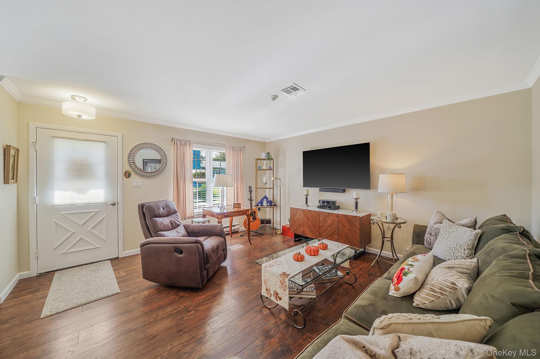 #3 photo, 449 Arlington Drive, サフォーク郡 Ridge , NY 11961