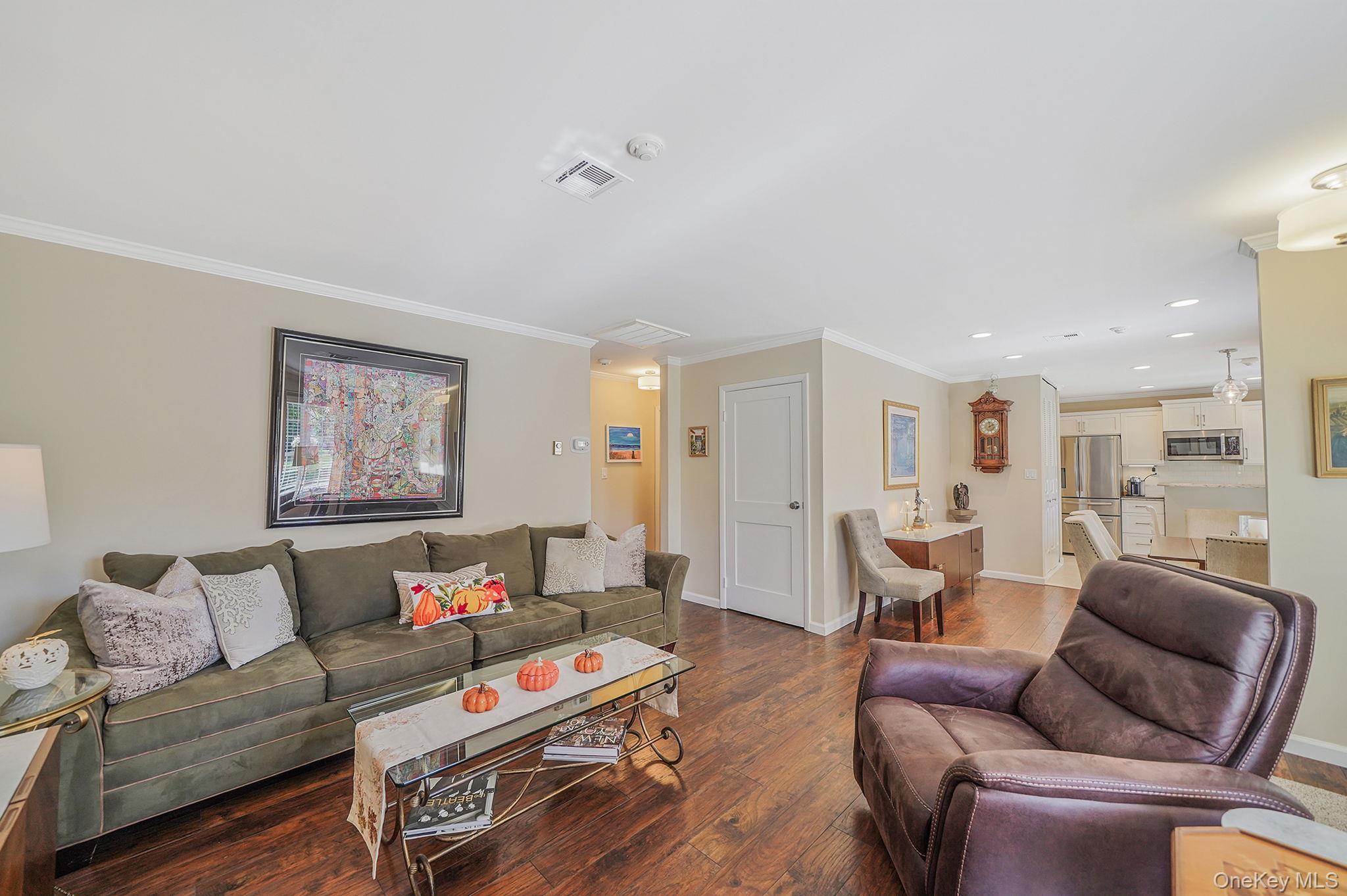 #4 photo, 449 Arlington Drive, サフォーク郡 Ridge , NY 11961