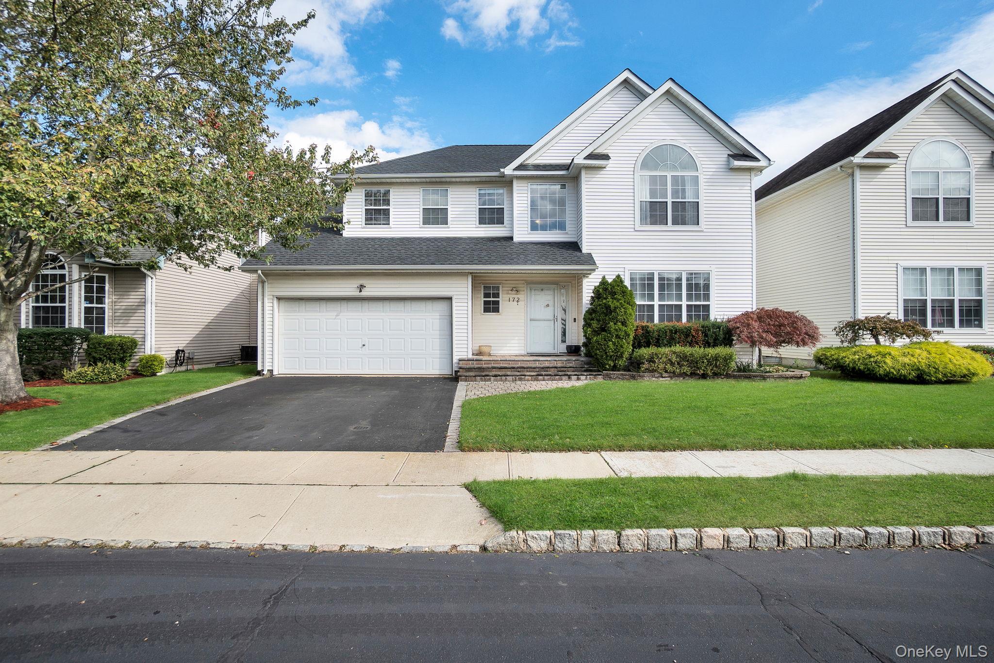 #1 photo, 172 Cranberry Court, サフォーク郡 Huntington , NY 11747