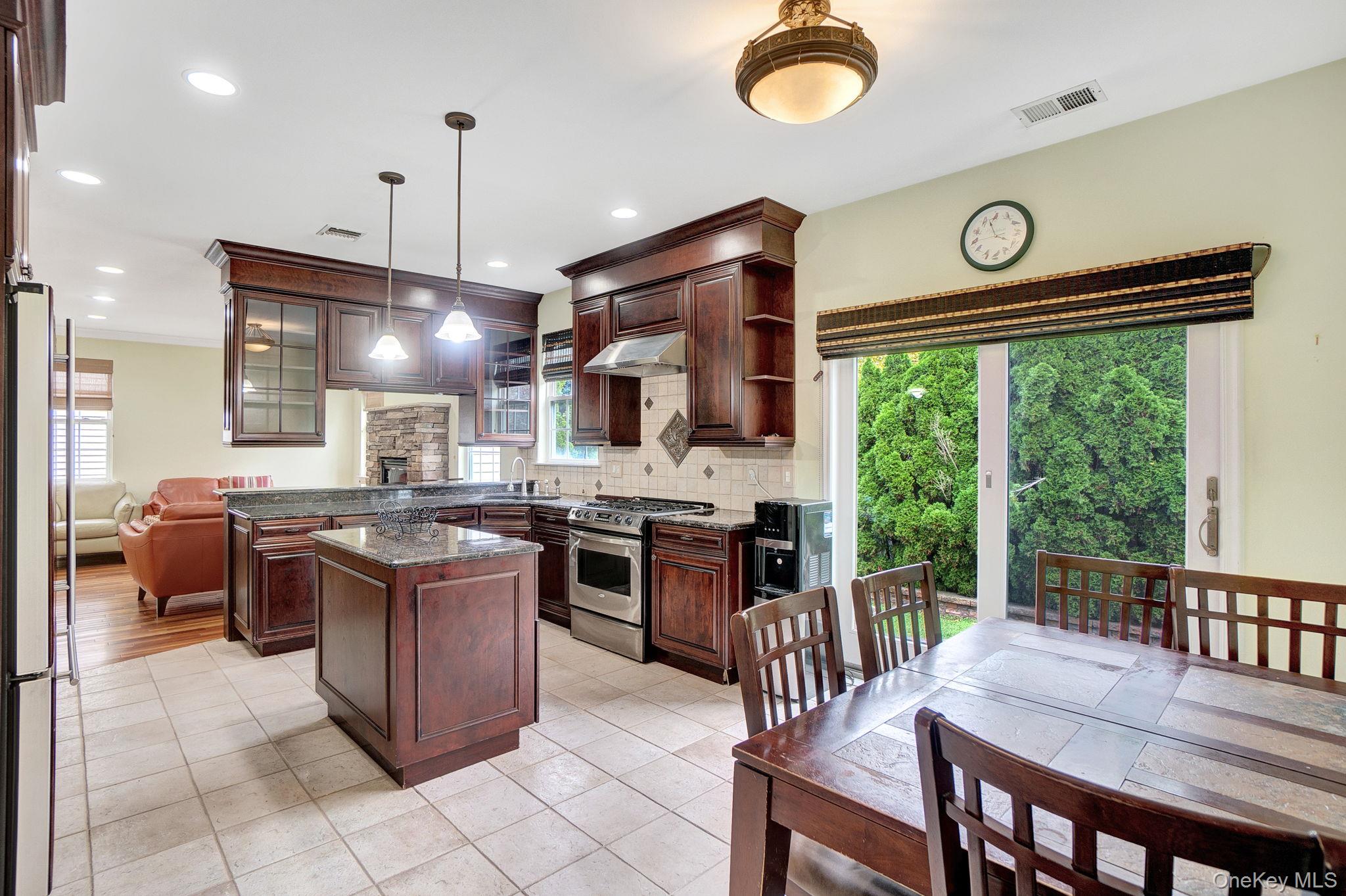 #17 photo, 172 Cranberry Court, サフォーク郡 Huntington , NY 11747